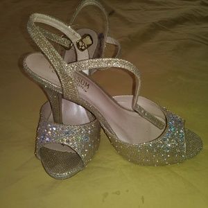 Dress heels. Size 8. Never used only tried on.